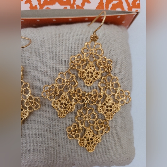 Stella & Dot Vintage Chantilly Lace Chandliers Gold - Picture 4 of 5